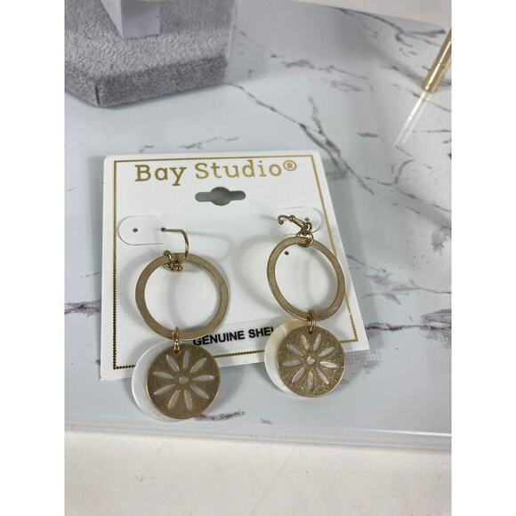 Bay Studio Shell Earrings - Picture 1 of 1